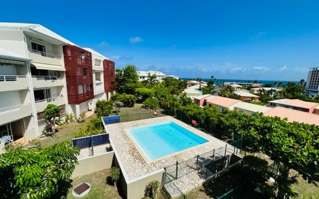Vue aérienne - Duplex Meublé avec Piscine à Le Gosier