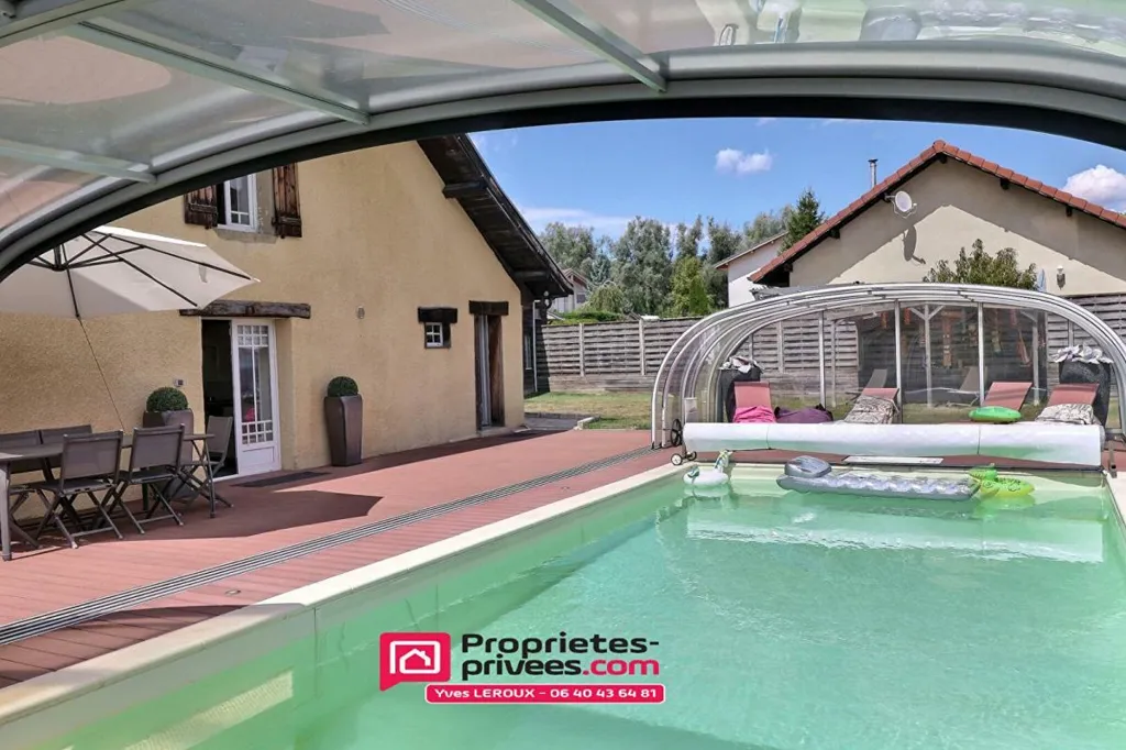 Piscine - Maison Rénovée avec Piscine à Mougny