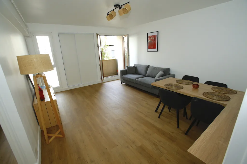 Elutuba - Furnished Flat with Balcony in Old Nanterre