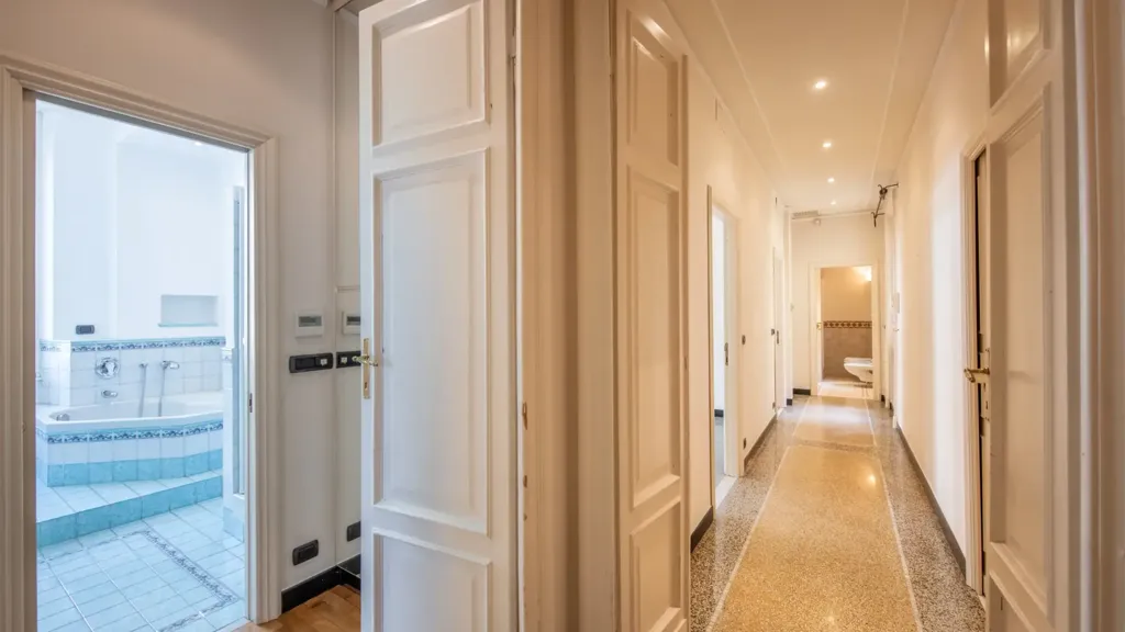 Esik - Period Apartment with Balcony in Genoa
