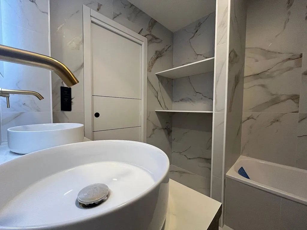 Bathrooms - Apartment with Terrace in Canillas, Madrid