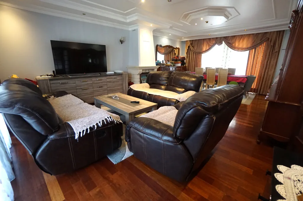 Séjour - Pavillon + Appartement Indépendant à Aulnay-sous-Bois