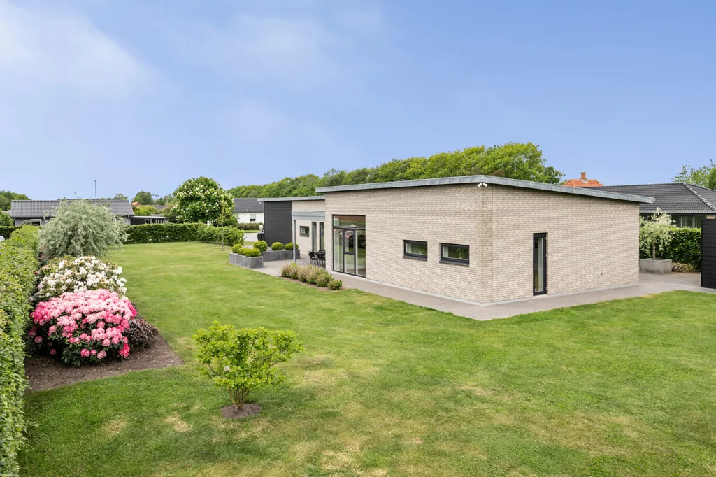 Jardin - Modern Villa with Large Garden in Aabybro