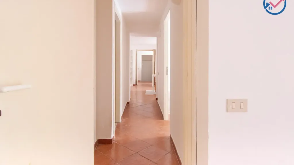 Hallway - Trilocale with Private Garage in Palermo