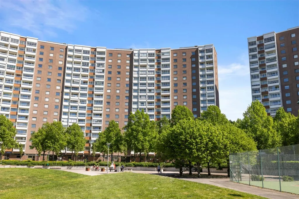 Garden - Apartment with High Vantage in Täby
