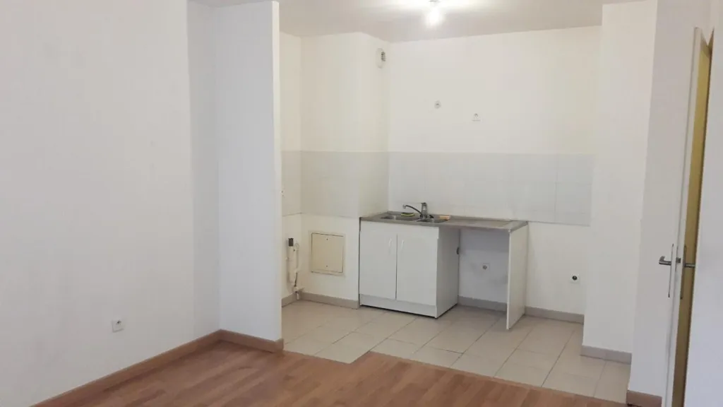 Cucina - Modern Flat with Garden View in Quiet Area