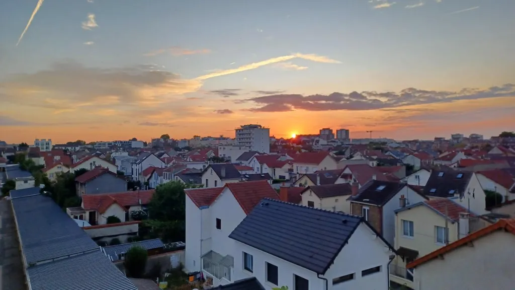 Õhuvaade - Renovated Flat with Balcony in Drancy Centre