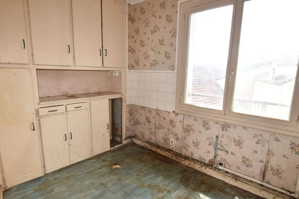 Kitchen - Apartment with Potential in Lapalisse Centre