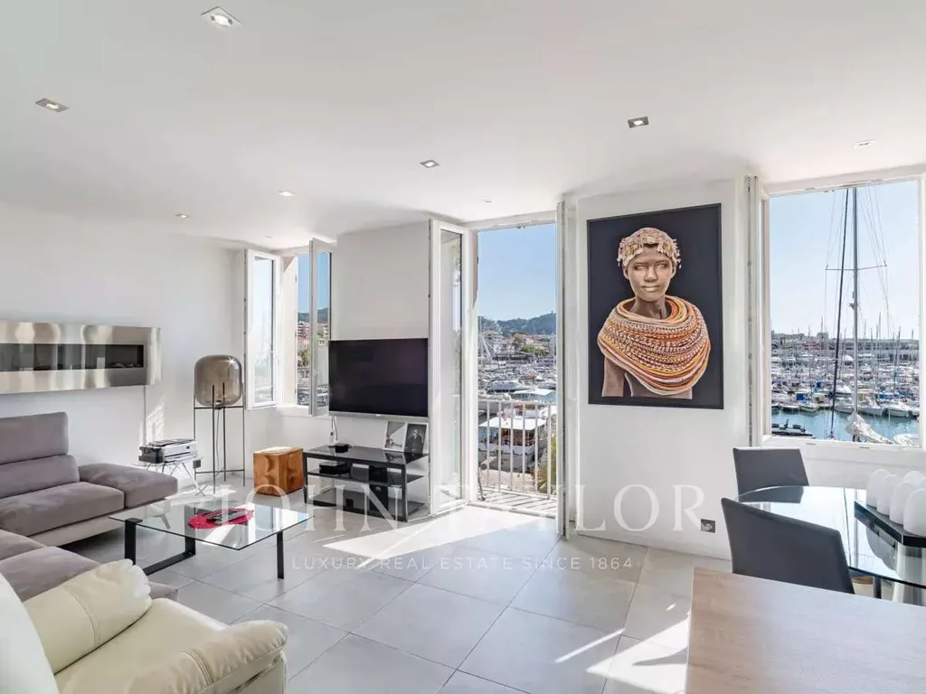 Séjour - Appartement avec Vue Mer dans le Vieux Port de Cannes
