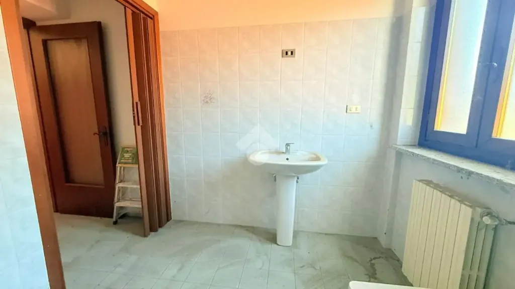 Salles de bain - Apartment with Three Balconies in Lanzo Torinese