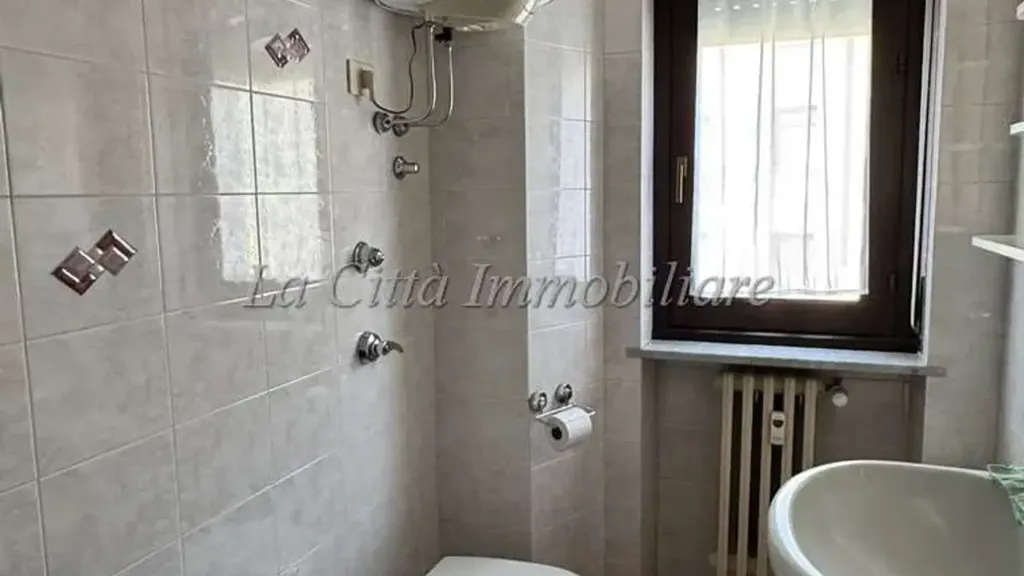 Salles de bain - Armed Trilocale with Balcony in Novara