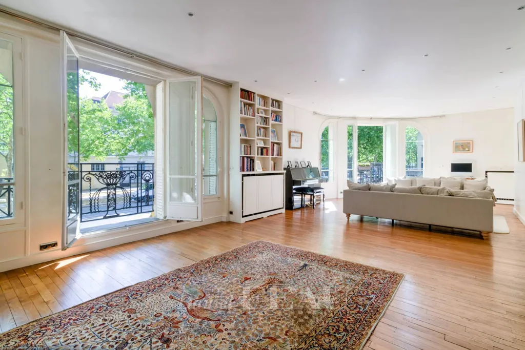 Living Room - Luxury Corner Apartment with View in Paris 7th