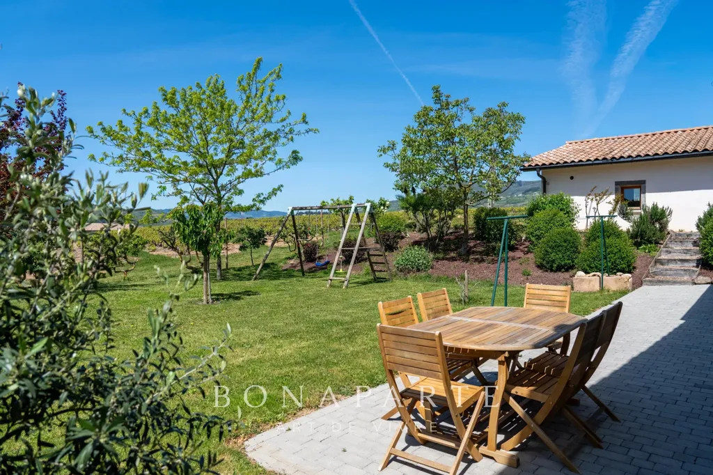 Terrasse - Villa d'Exception avec Vue Panoramique au Cœur des Vignes