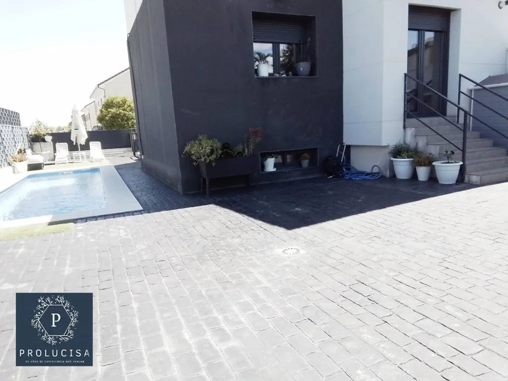 Piscine - Modern Chalet with Pool in Moraleja de Enmedio