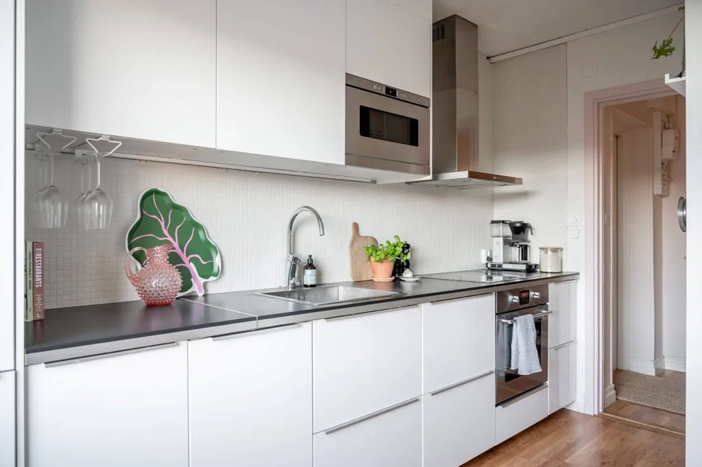 Köök - Spacious Two-Bedroom with West Balcony in Stockholm