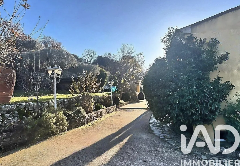 Extérieur - Maison Traditionnelle avec Piscine à Grasse