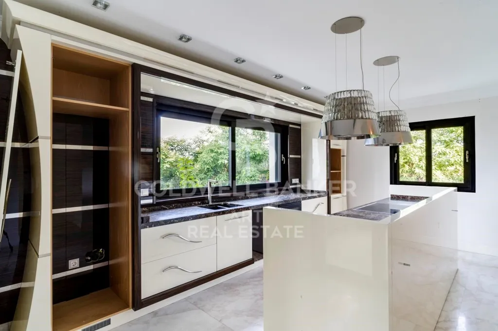 Cuisine - Luxury Villa with Communal Pools in Marbella