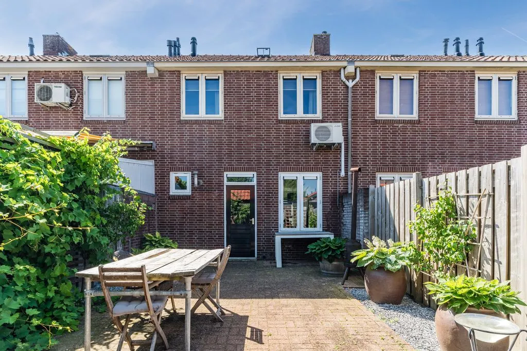 Terrass - Modernised Semi-Detached House with Solar Panels in Oss
