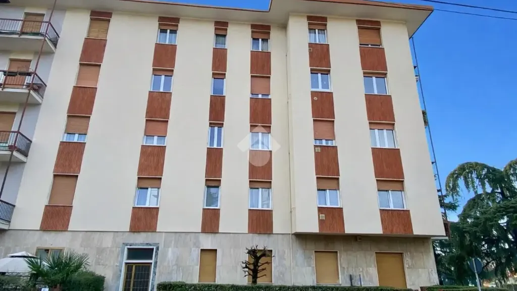 Välivaade - Spacious Apartment with Parking in Brescia