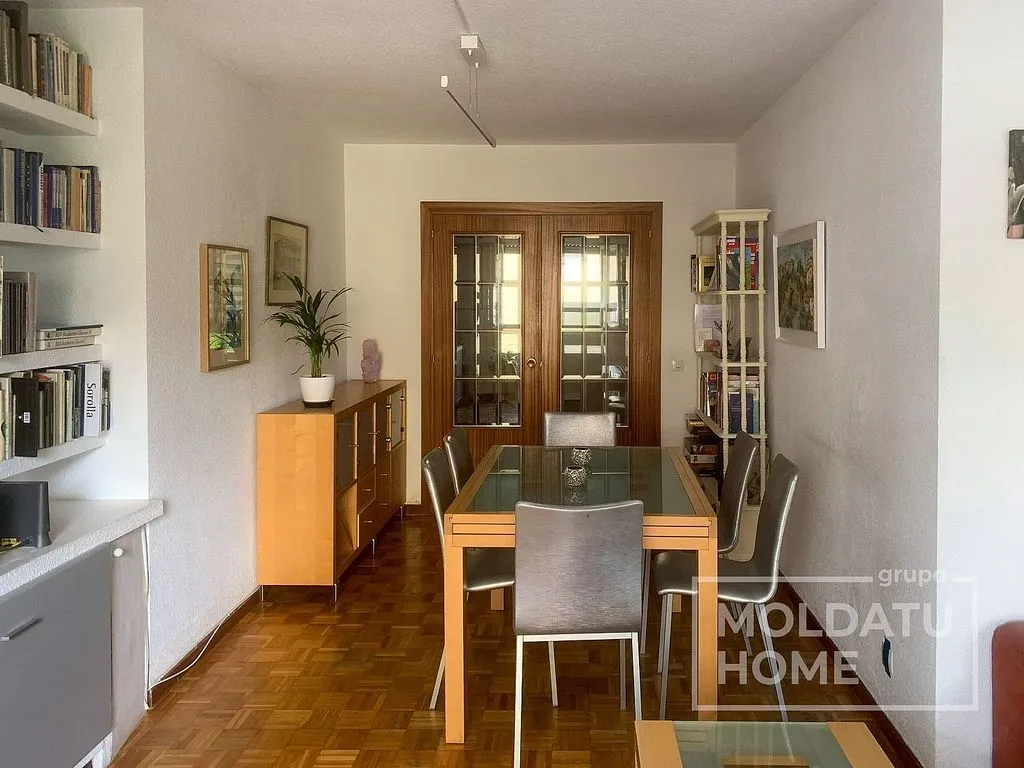 Salle à manger - Student-Friendly Flat with Central Heating in Iturrama