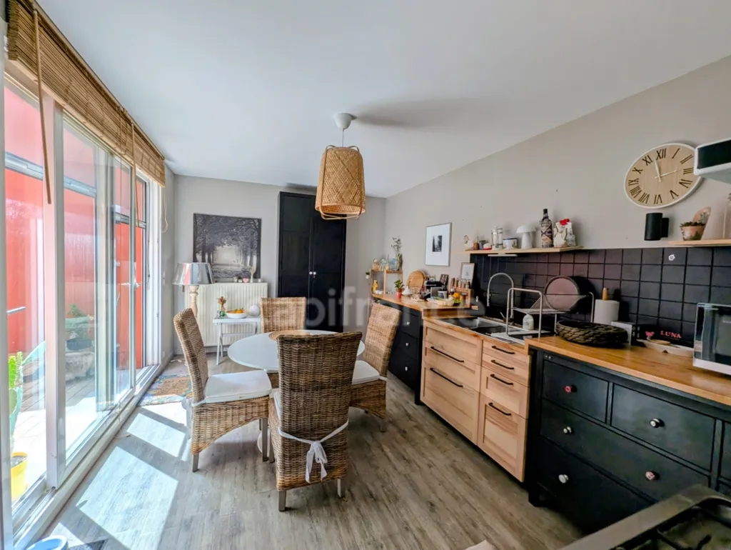 Cocina - 5-Piece Apartment with Patio in Bordeaux Bastide
