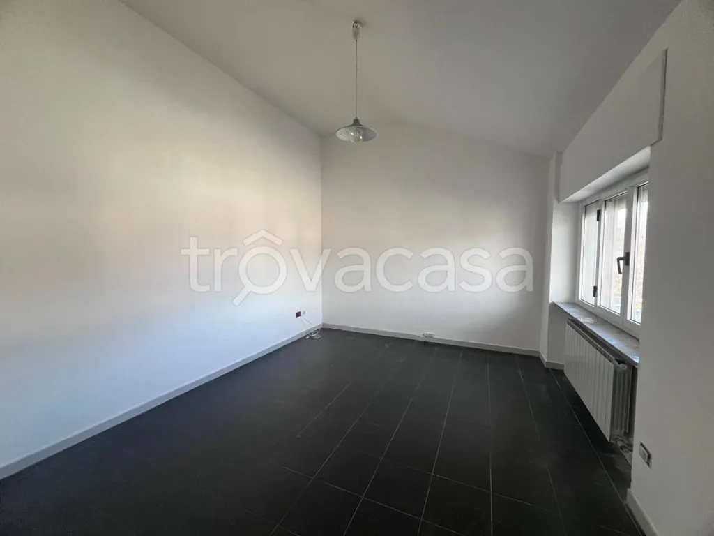 Toad - Two-Level Apartment with Balcony in Ivrea