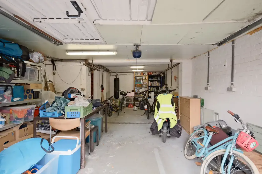 Garage - Ground Floor Apartment with Garden in Schaerbeek