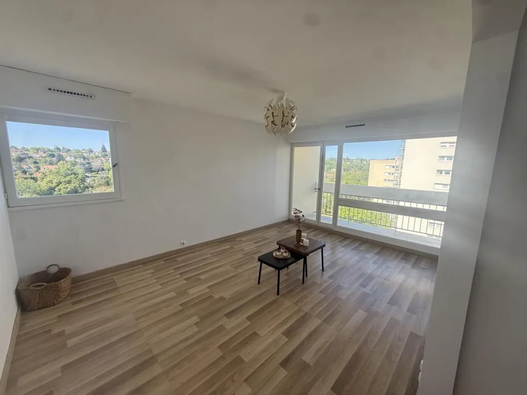 Stanze - 3-Piece Flat with Balcony in Central Location