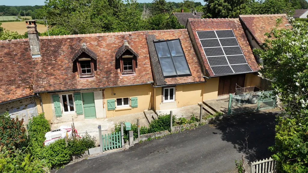 Vue aérienne - Maison avec 3 Garages à Louzes