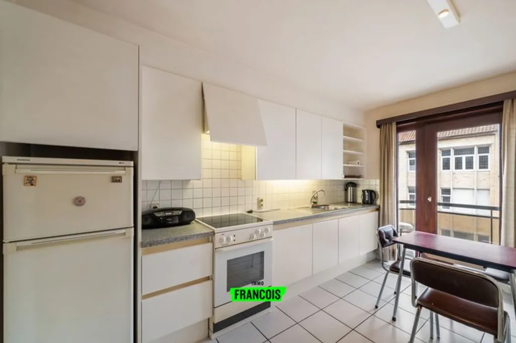 Cucina - Spacious Apartment with Terrace in Central Ostend
