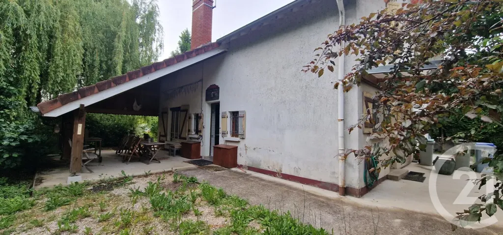 Exterior - Spacious 7-Piece House with Terrace in Souvans