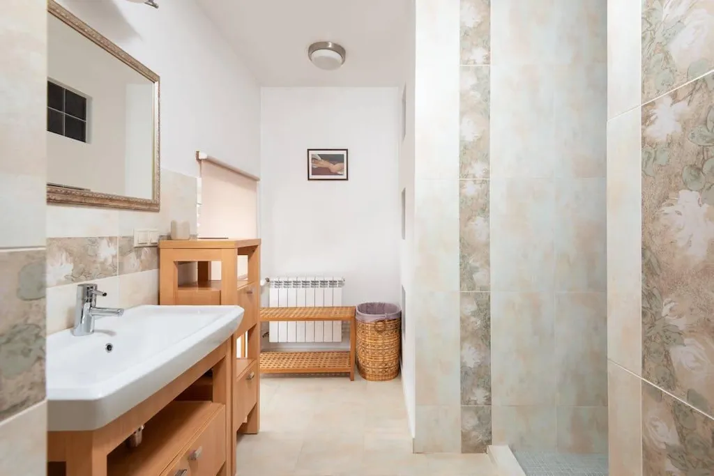 Bathrooms - Modern Villa with Garden in Poggio Imperiale, Florence
