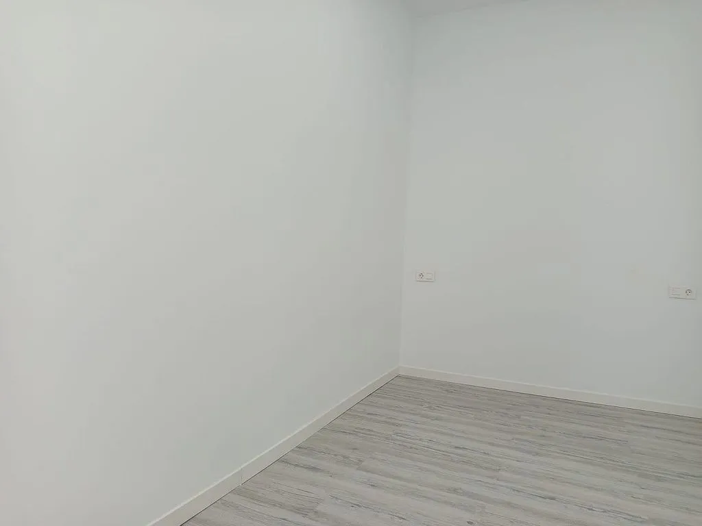 Pièces - Modernised 1-Bed Flat with Balcony in Trafalgar