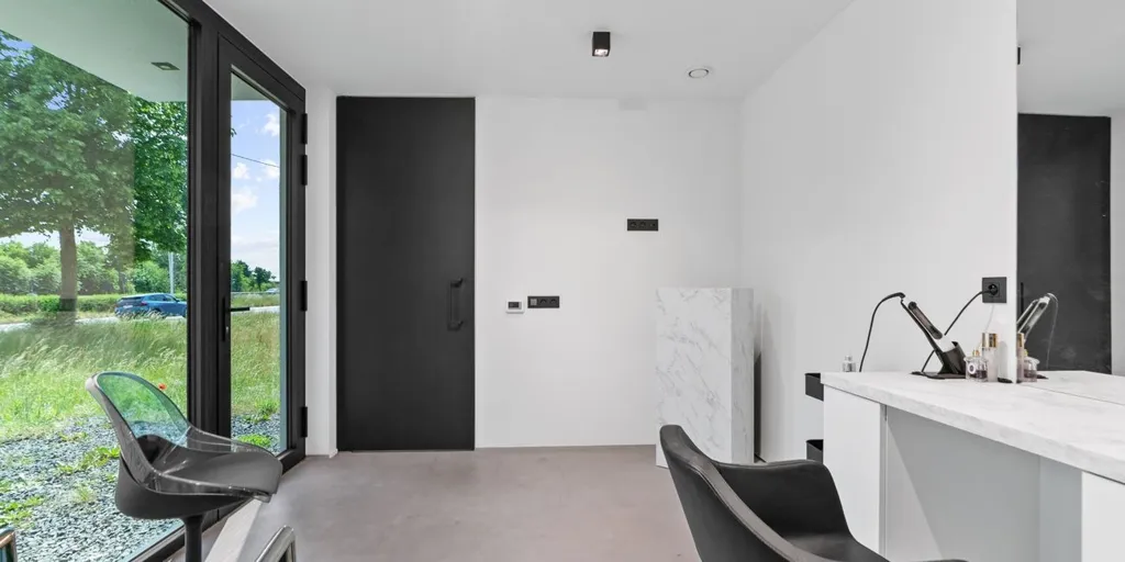 Entrée - Maison Moderne avec Espace de Travail à Genk
