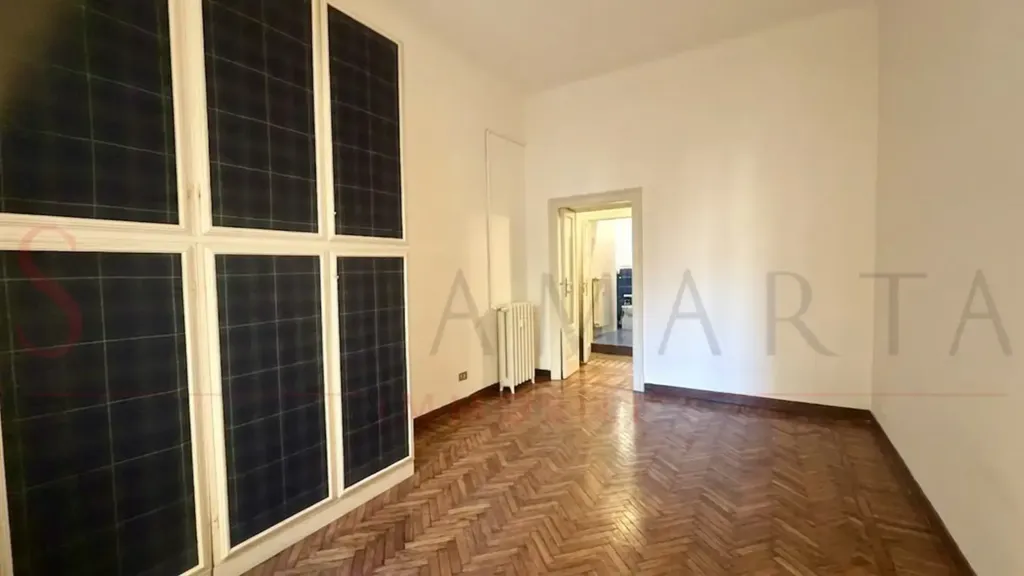 Toad - Rented Triplex with Parquet Floors in Milan