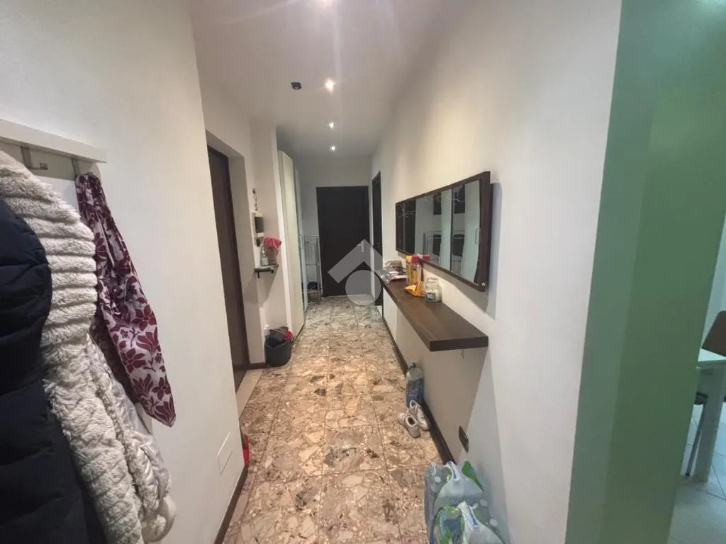 Hallway - 2-Bedroom Apartment with Balcony in Pavia