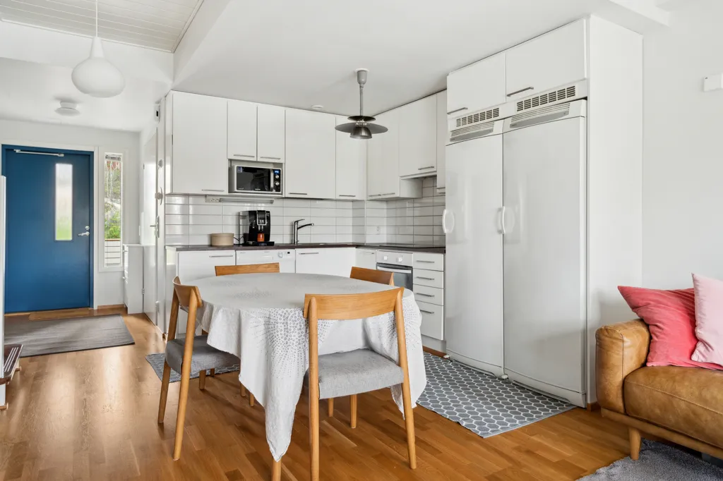 Cucina - Modern Flat with Private Yard in Espoo