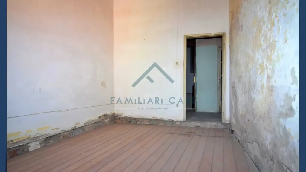 Pièces - Terraced Villa for Renovation in Varese