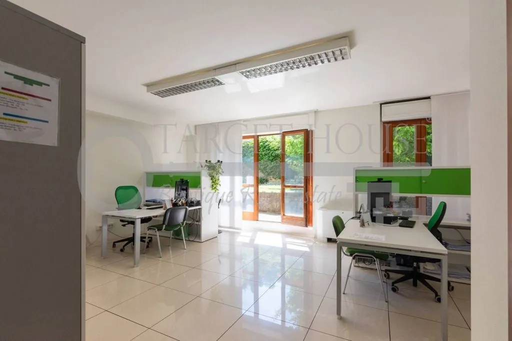 Kabinet - Office with Lake View in Como