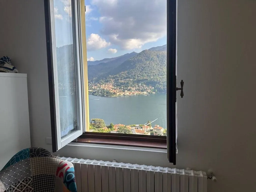 Bureau - Luxury Lake View Apartment in Moltrasio