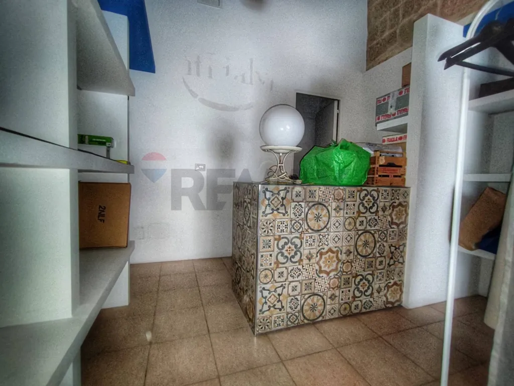 Buanderie - Commercial Space with Vaulted Ceilings in Bari