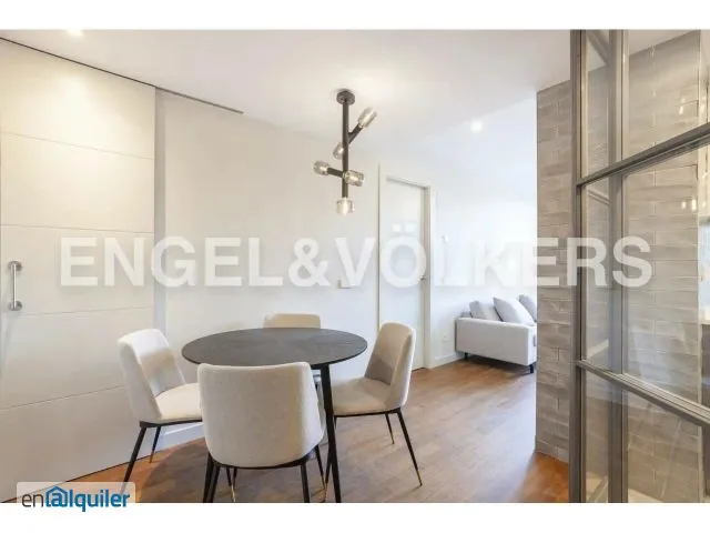 Söögituba - Loft-Style Flat with Rooftop Pool in Chamberí