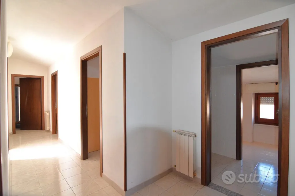Entrée - Spacious Apartment with Triple Exposure in Macomer