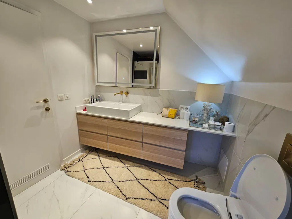 Vannitoad - Villa with Pool and Jacuzzi in Versailles, Waterloo