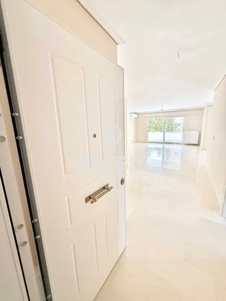Entrée - Renovated Apartment with Balcony in Glyfada