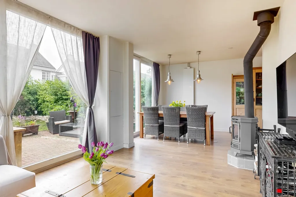 Séjour - Modernised 1930s House with Garden in Leiderdorp