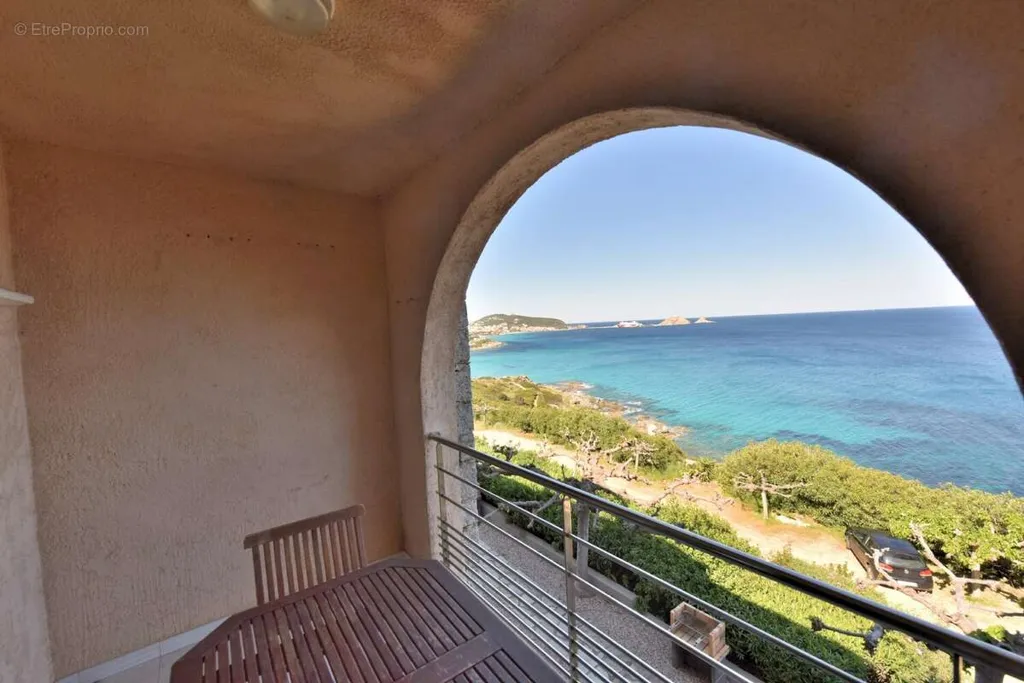 Rõdu - Apartment with Sea View and Pool in Monticello