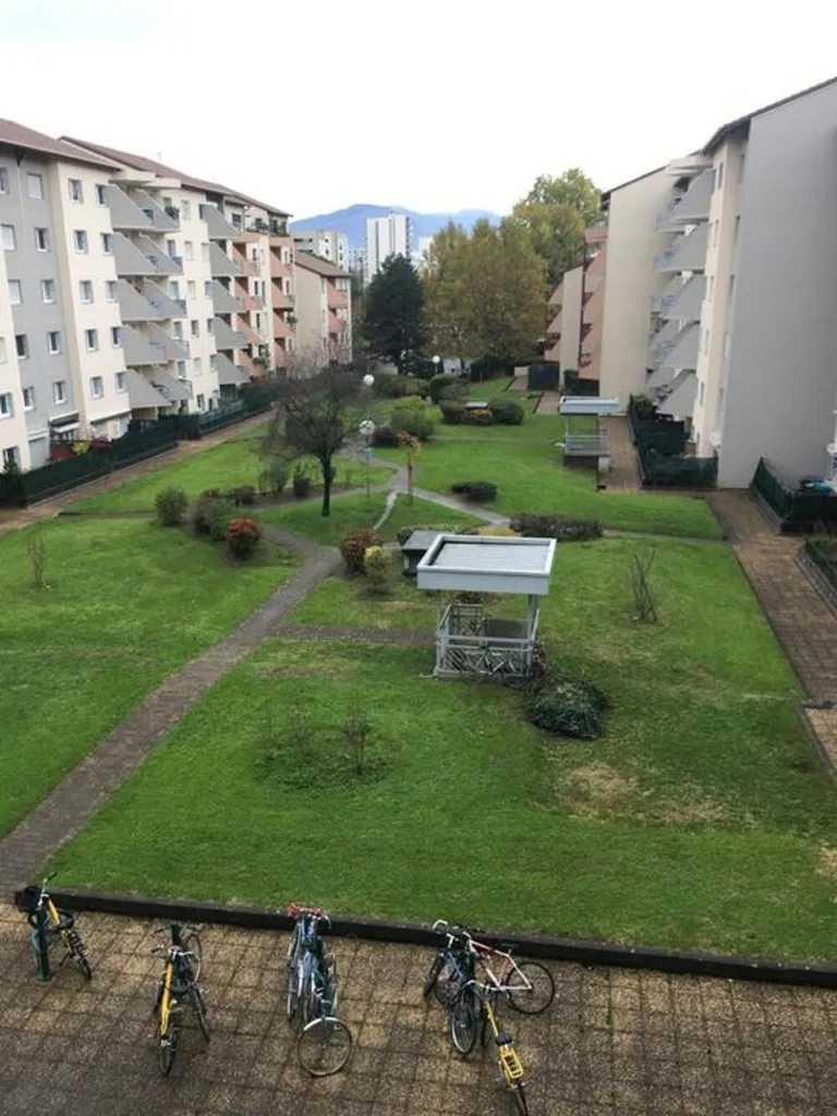 Balcon - Studio Meublé avec Ascenseur à Grenoble