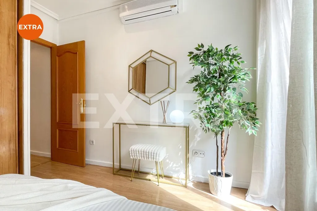 Chambres - Semi-detached Flat with Balconies in Castilla, Madrid