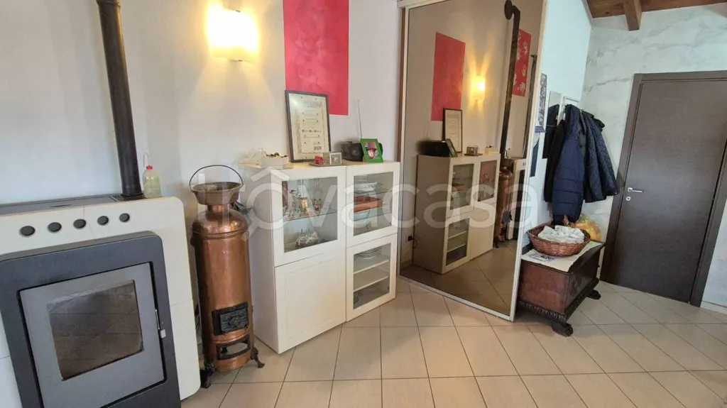 Soggiorno - Rustic Bifamily Villa with Garden in Trecate